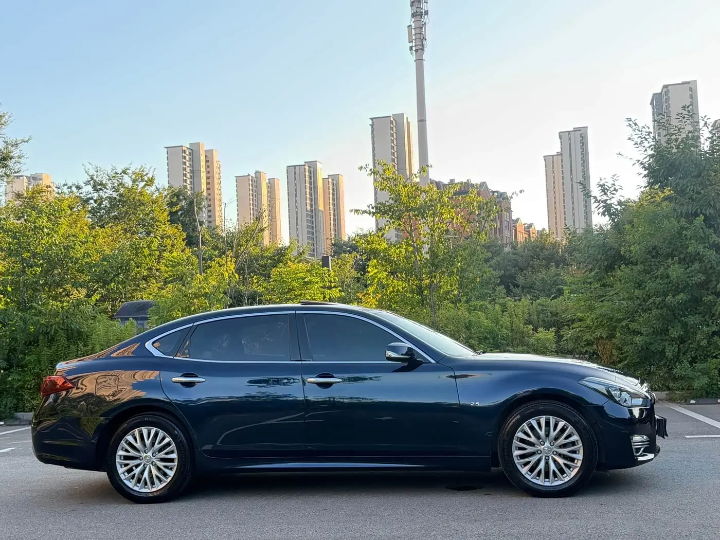 Infiniti Q70 2016 — Photo 11/13