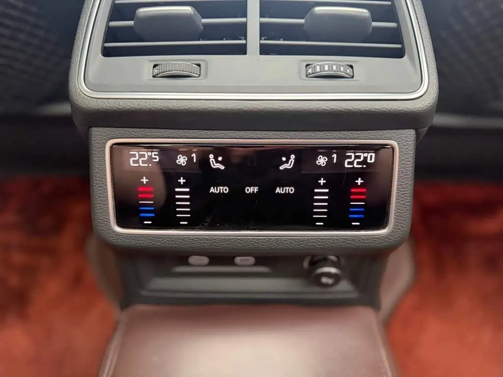 Audi A6L 2023 — Photo 8/14
