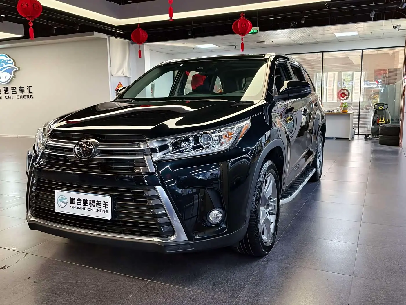 Toyota Highlander 2021 — ფოტო 1/19