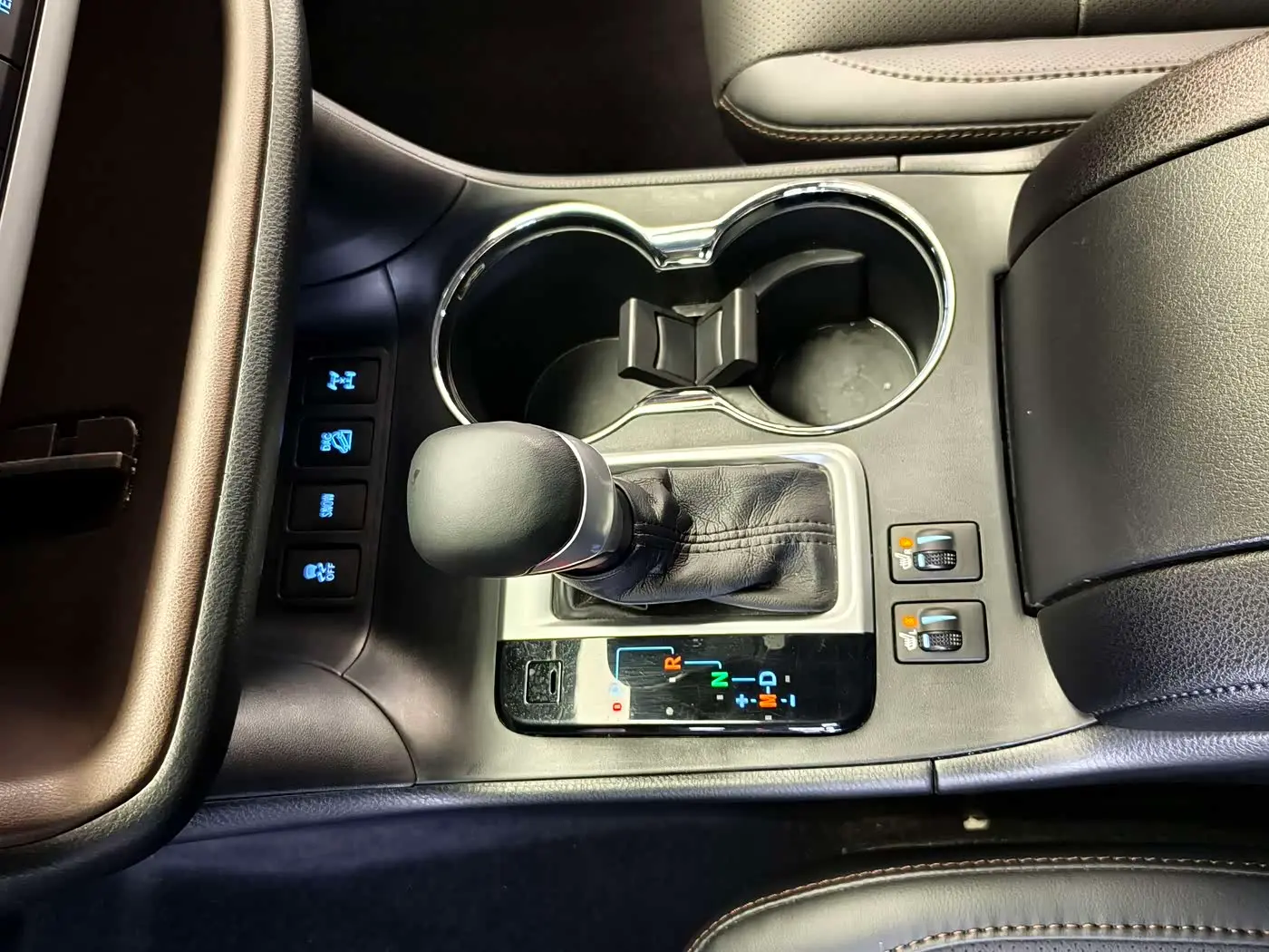 Toyota Highlander 2021 — ფოტო 18/19