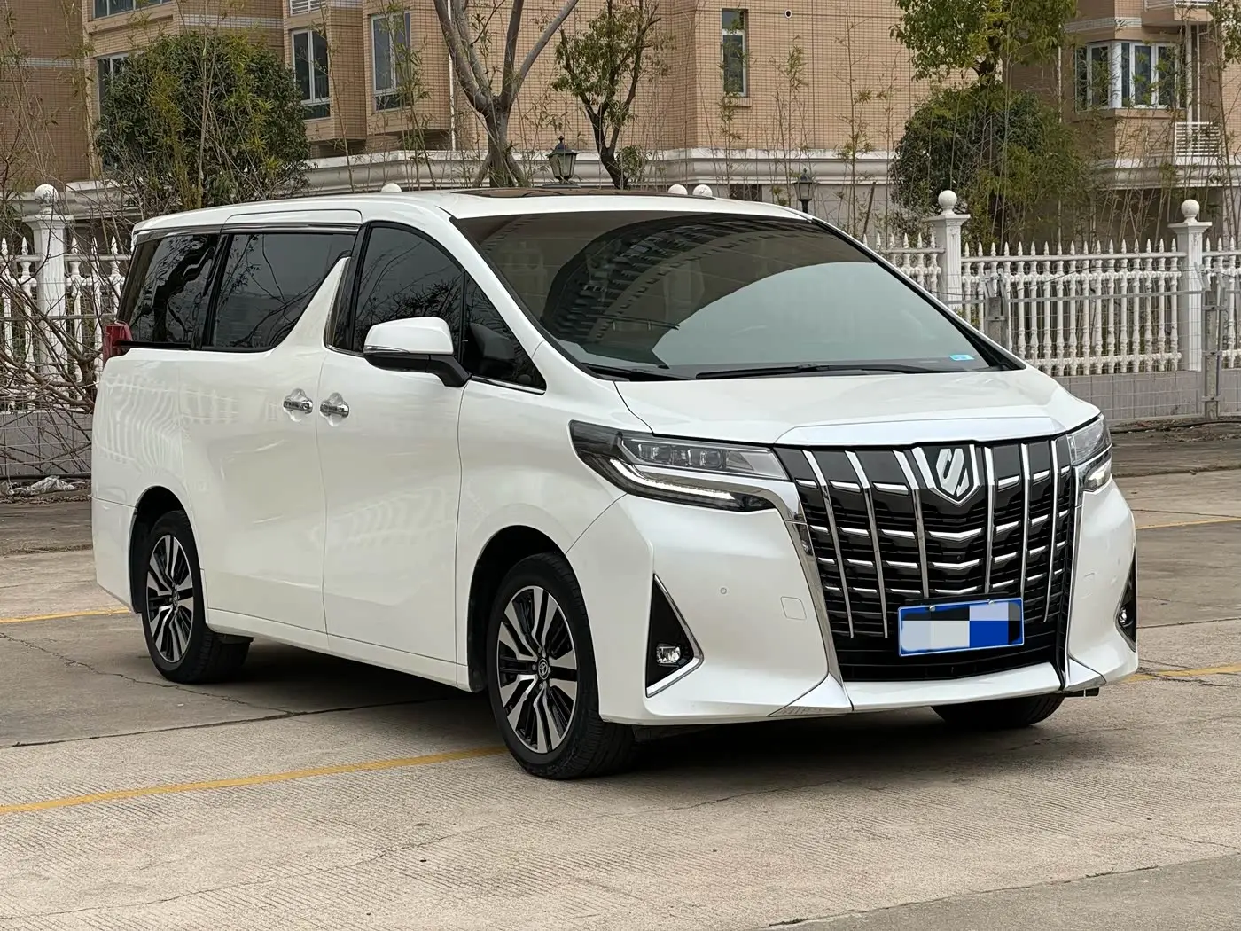 Toyota Alphard 2022 — Фото 3/9