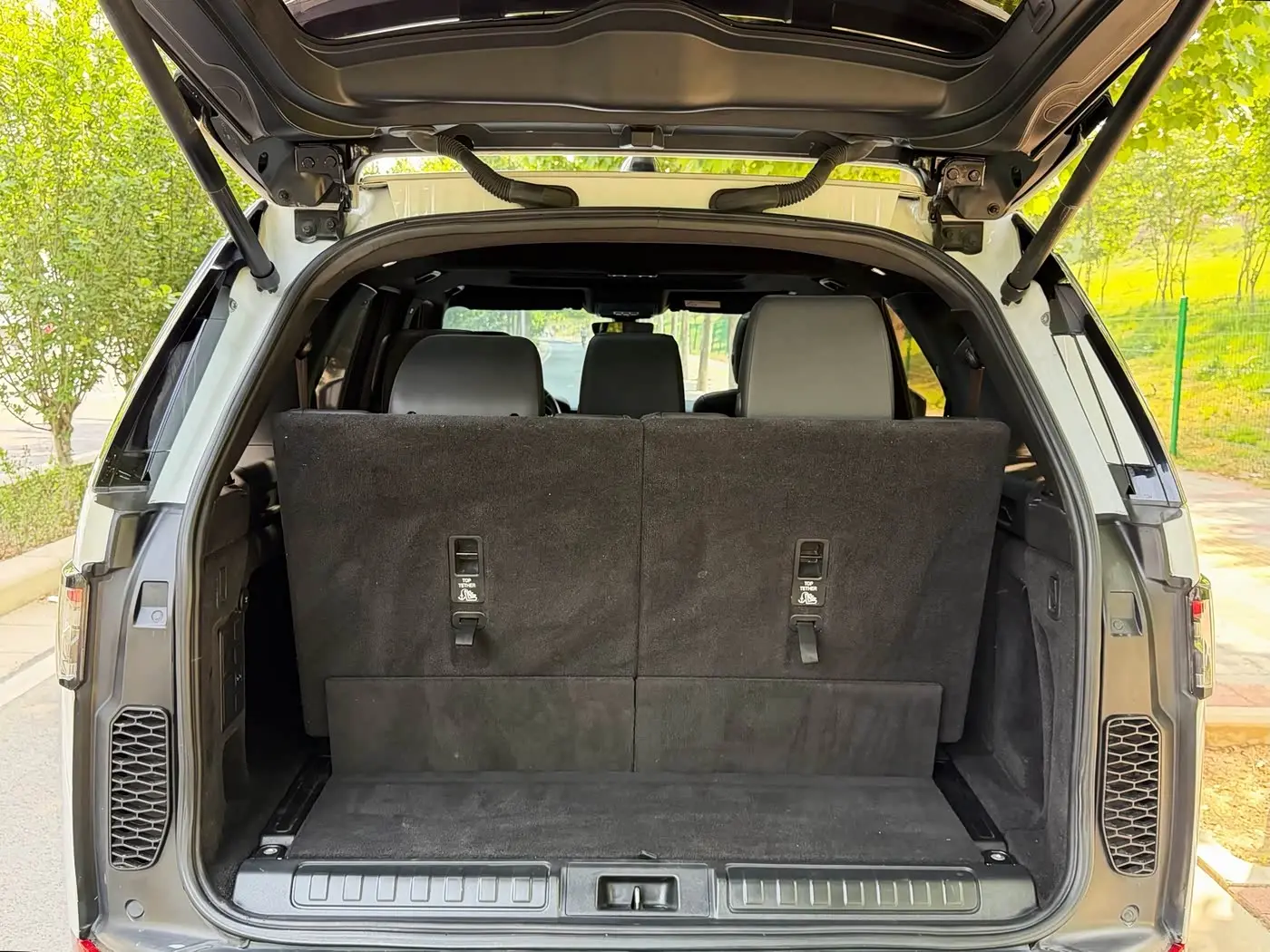 Land Rover Discovery 2019 — Фото 15/20