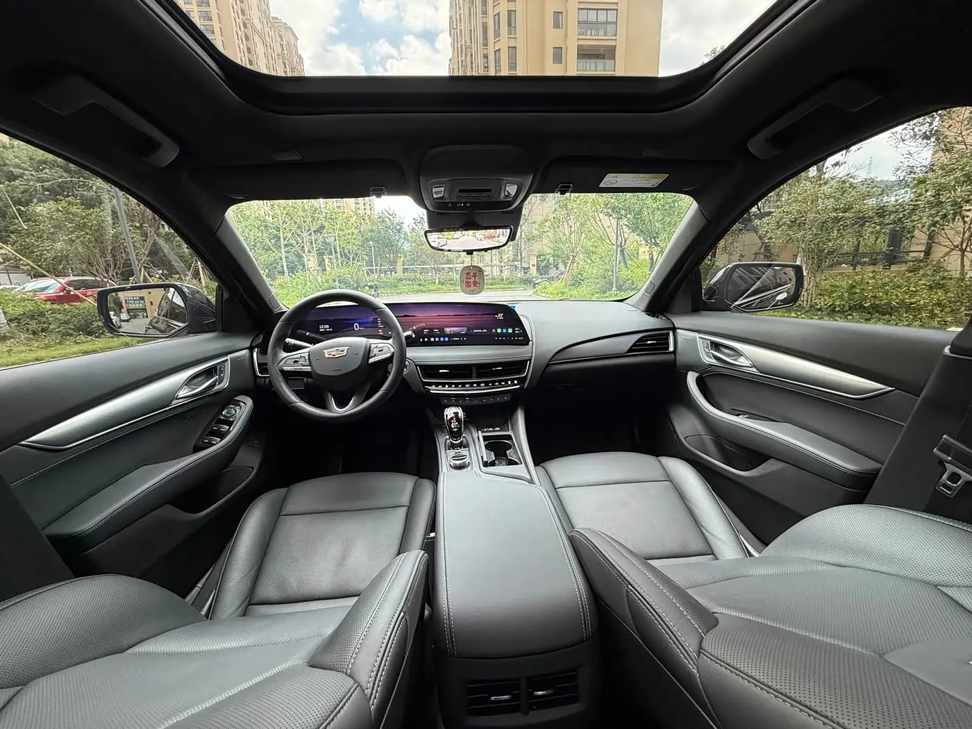 Cadillac CT5 2025 — Photo 13/18