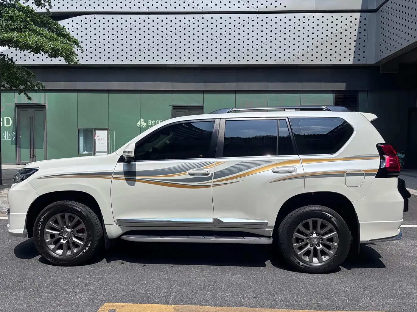Toyota Prado 2019 — Photo 4/17