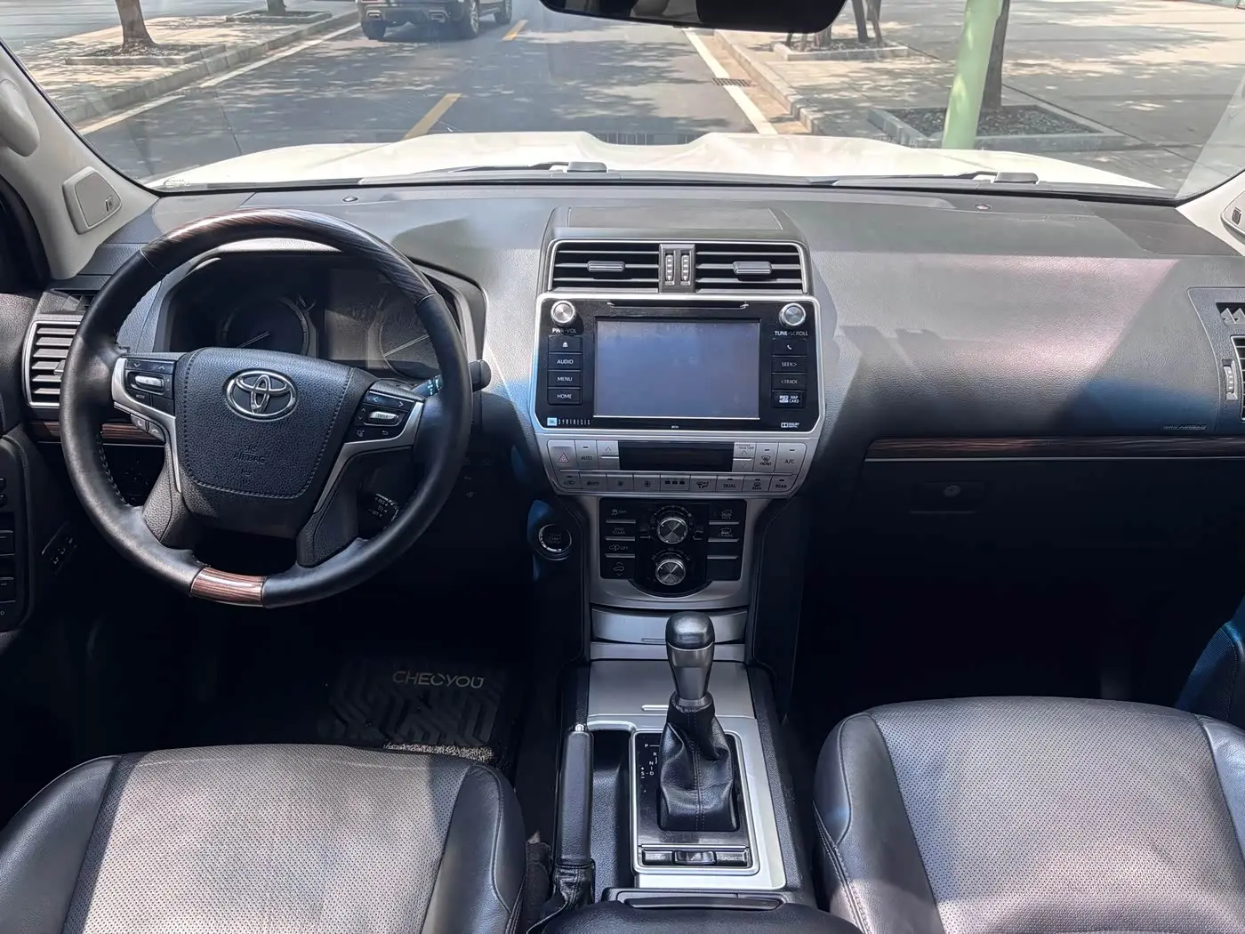 Toyota Prado 2019 — Photo 13/17