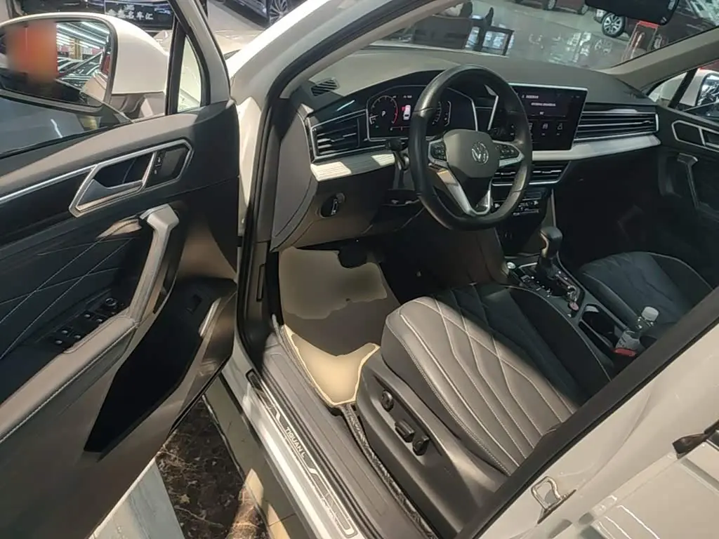Volkswagen Tiguan L 2024 — Фото 16/20
