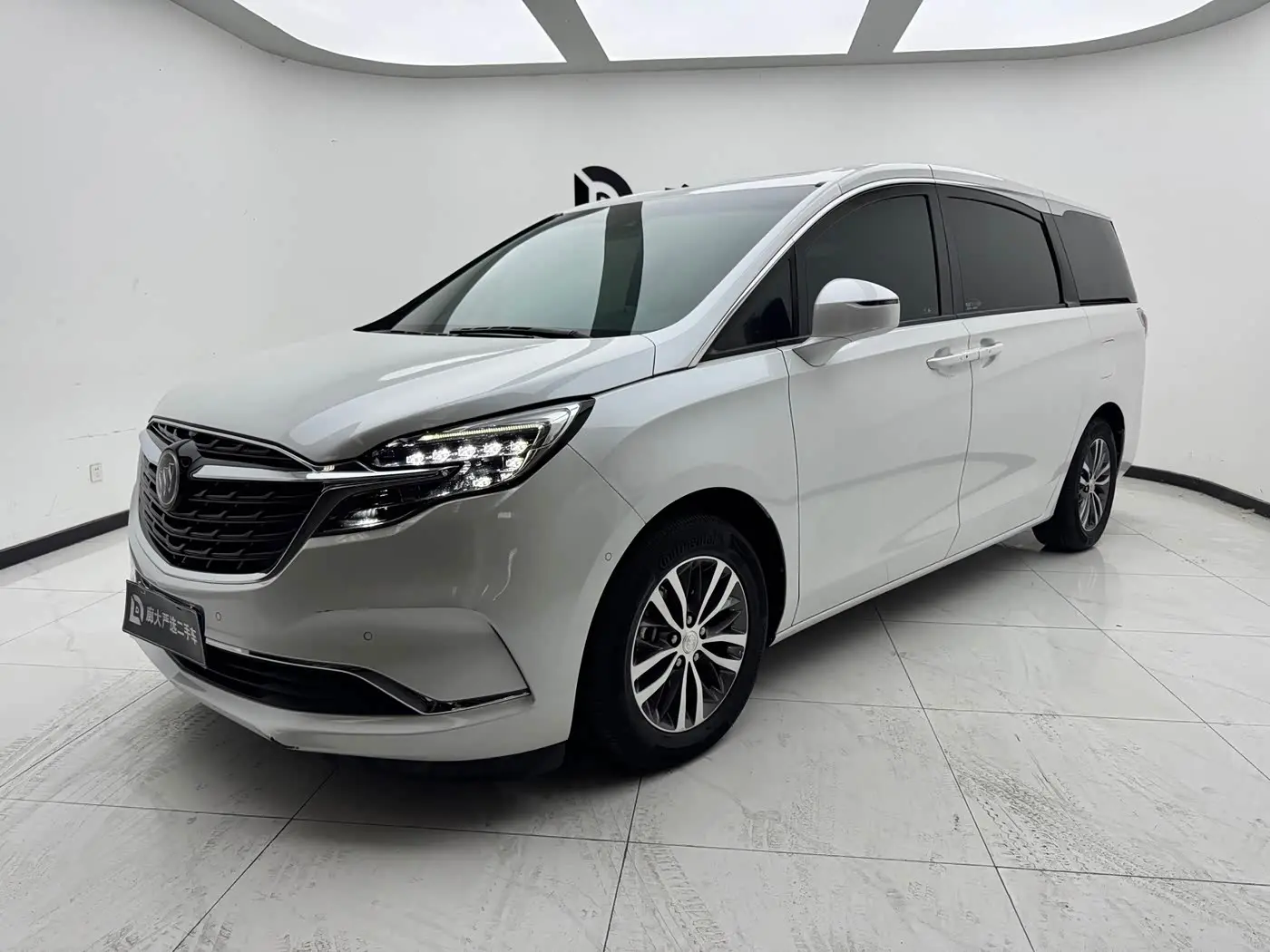 Buick GL8 2021 — Photo 1/11