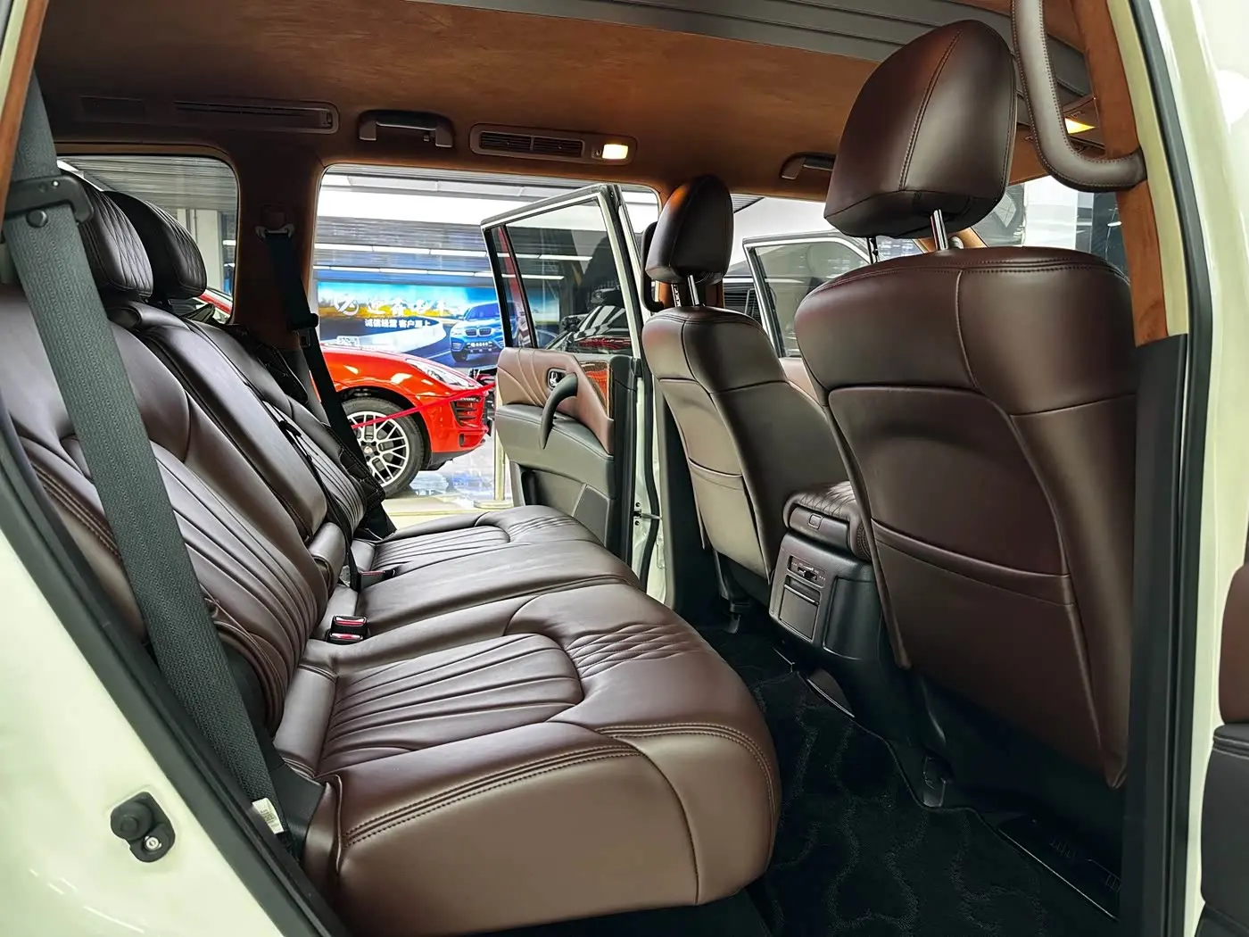 Nissan Patrol 2018 — Photo 11/15