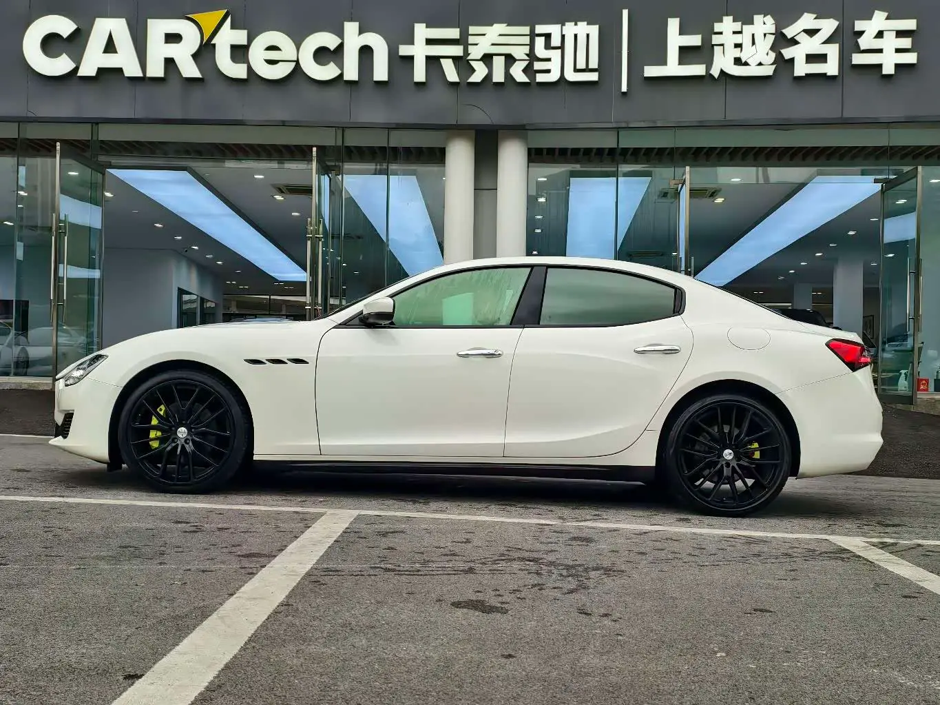 Maserati Ghibli 2021 — Фото 2/12