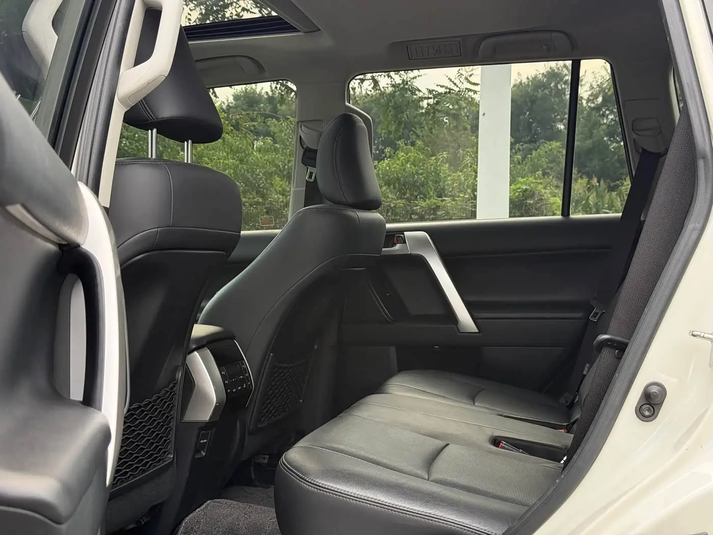 Toyota Prado 2019 — Photo 8/10