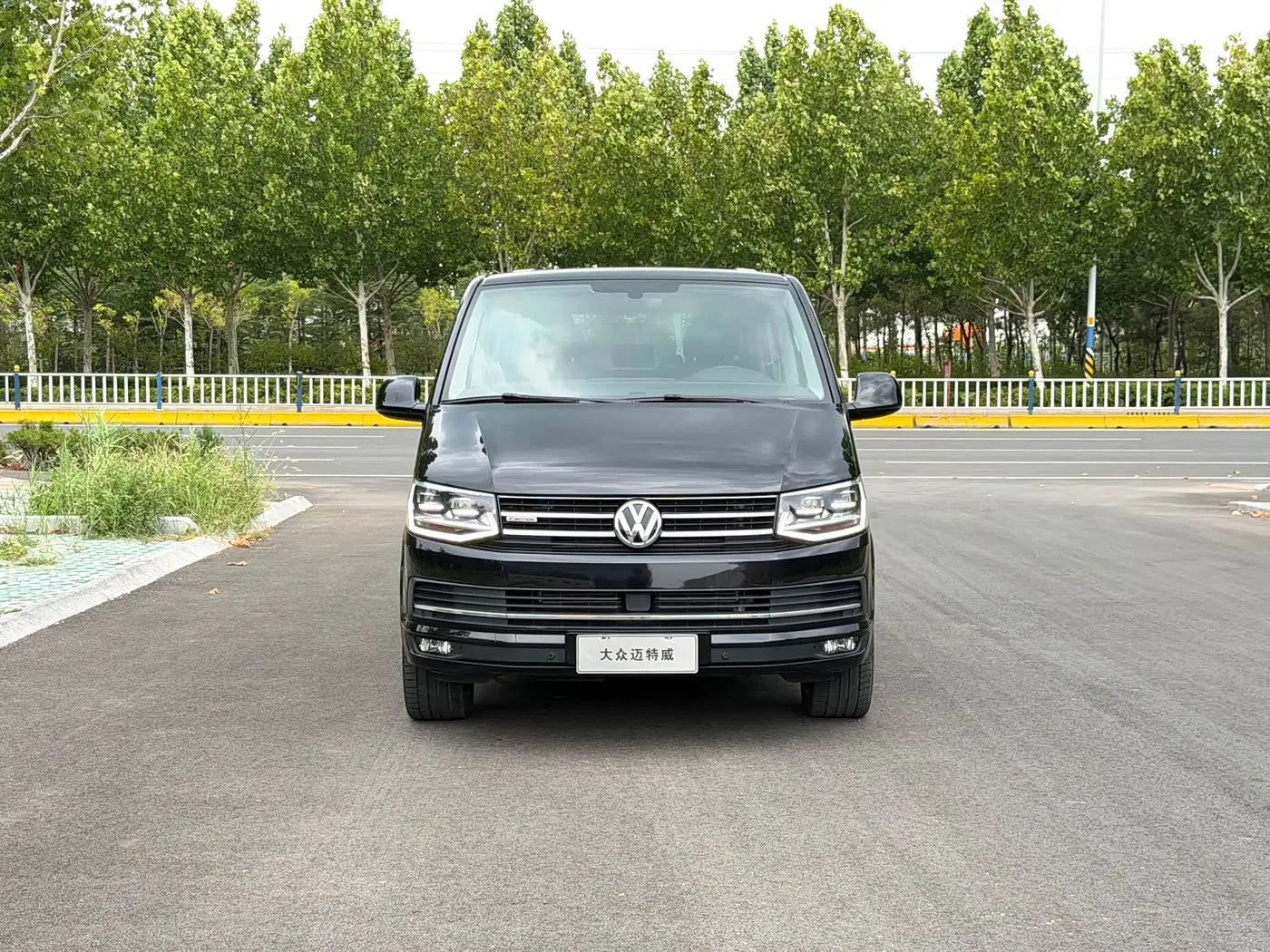 Volkswagen Multivan 2019 — Photo 1/20