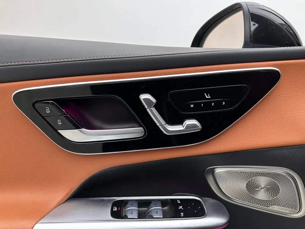 Mercedes-Benz GLC 2023 — Photo 15/16
