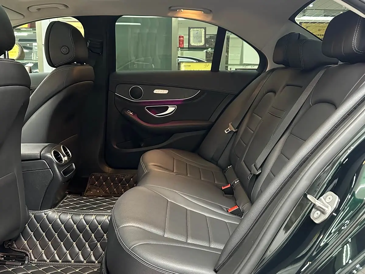 Mercedes-Benz C-Class 2020 — Photo 9/20