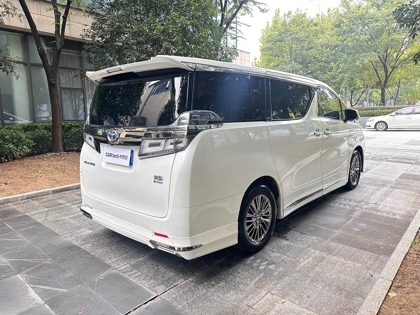 Toyota Vellfire 2021 — Photo 6/14
