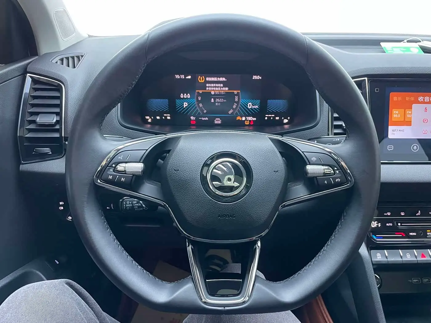 Škoda Karoq 2023 — Photo 9/20