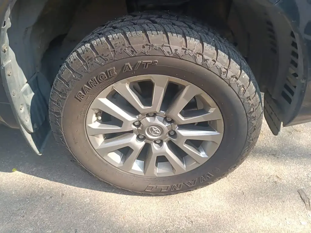 Toyota Prado 2018 — Photo 8/20