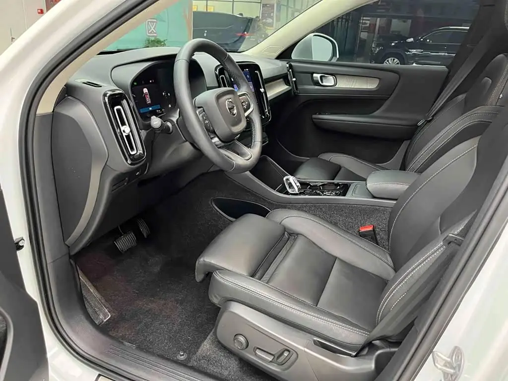 Volvo XC40 2023 — Фото 16/20