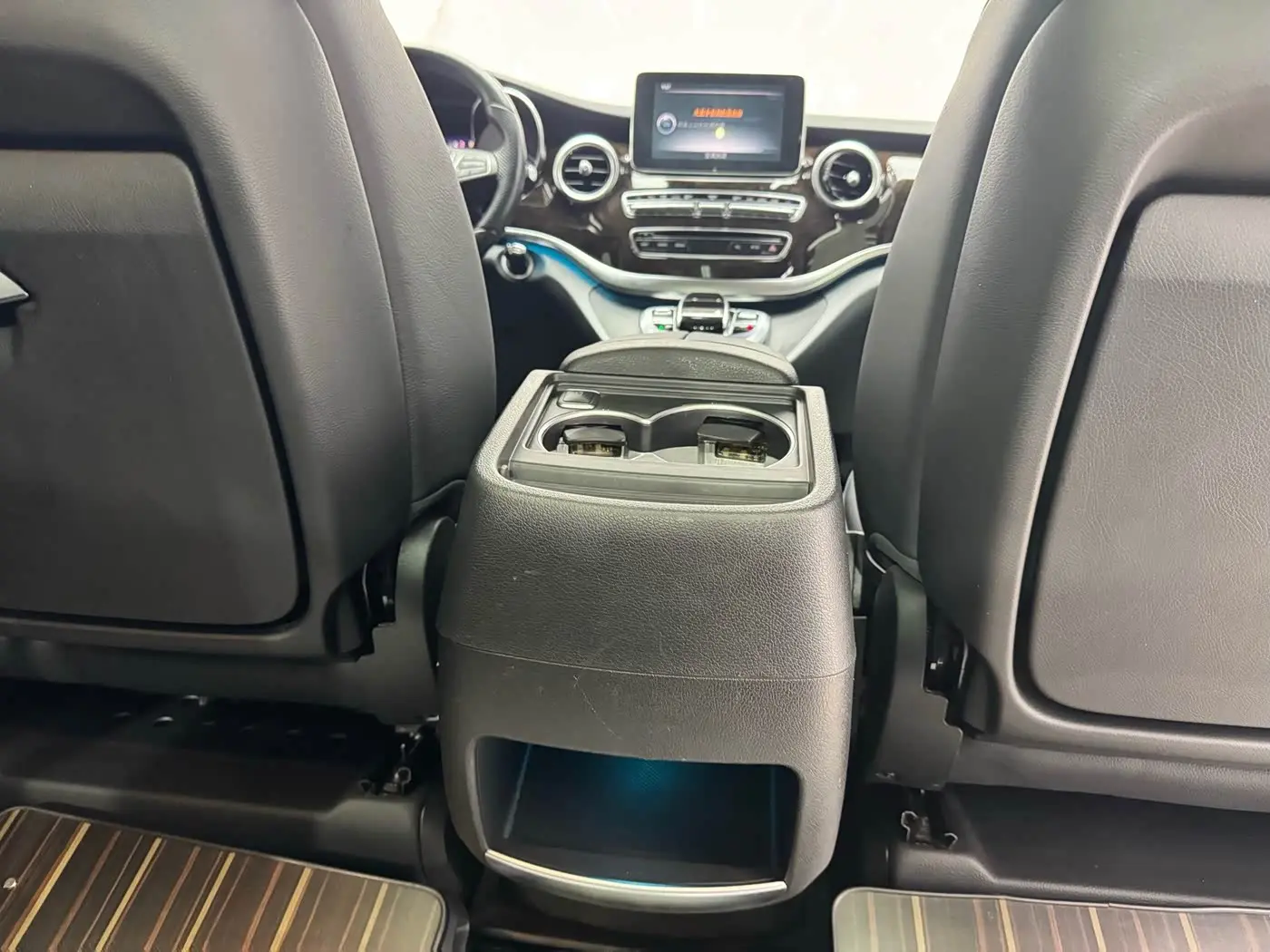 Mercedes-Benz V-Class 2019 — Photo 20/20