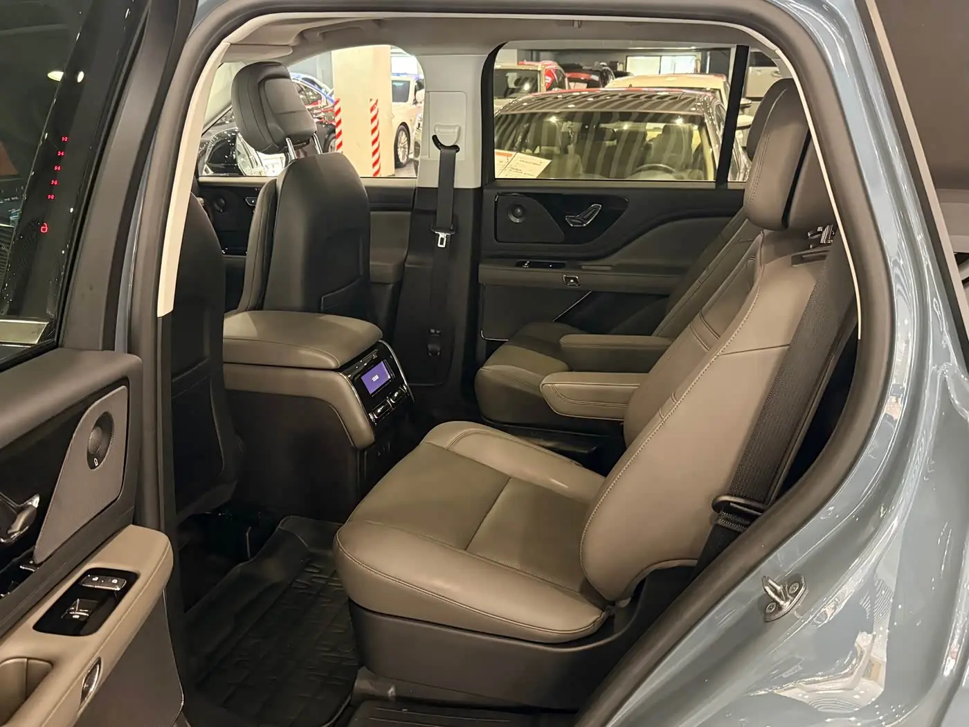 Lincoln Aviator 2025 — Photo 18/19