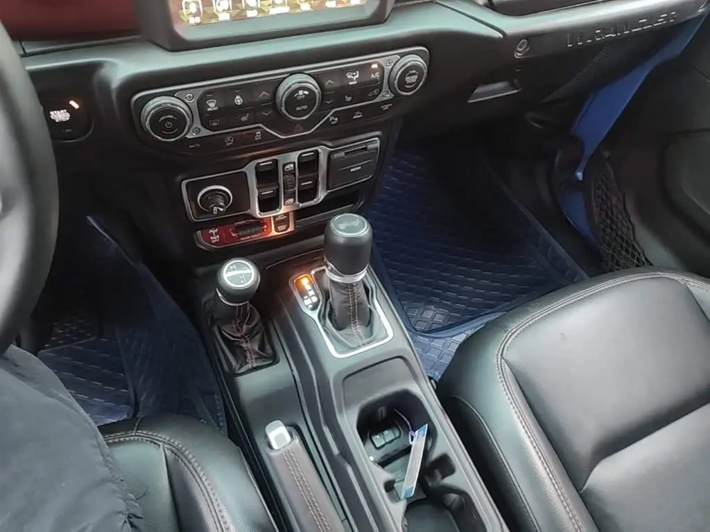 Jeep Wrangler 2024 — Фото 14/20
