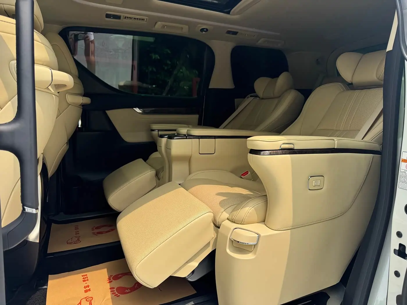 Toyota Alphard 2020 — Фото 17/18