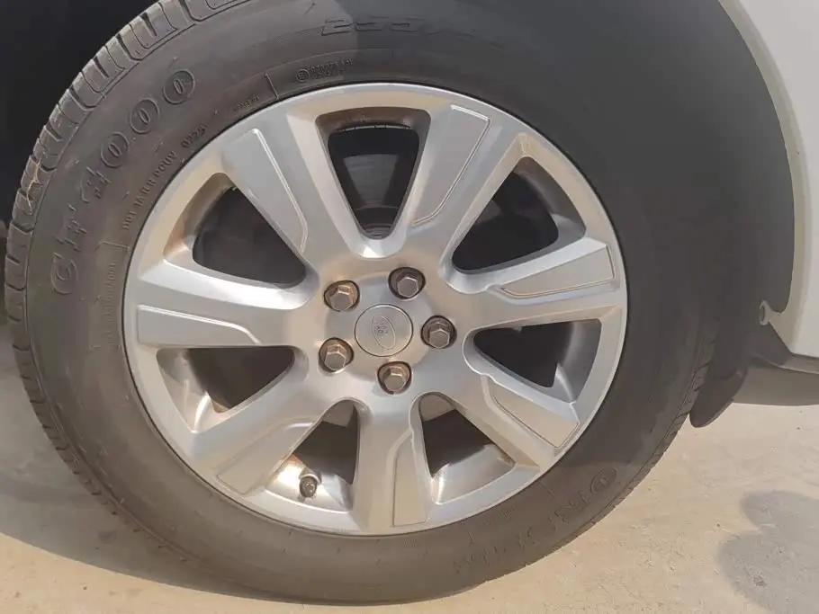 Land Rover Discovery 2014 — Photo 6/16