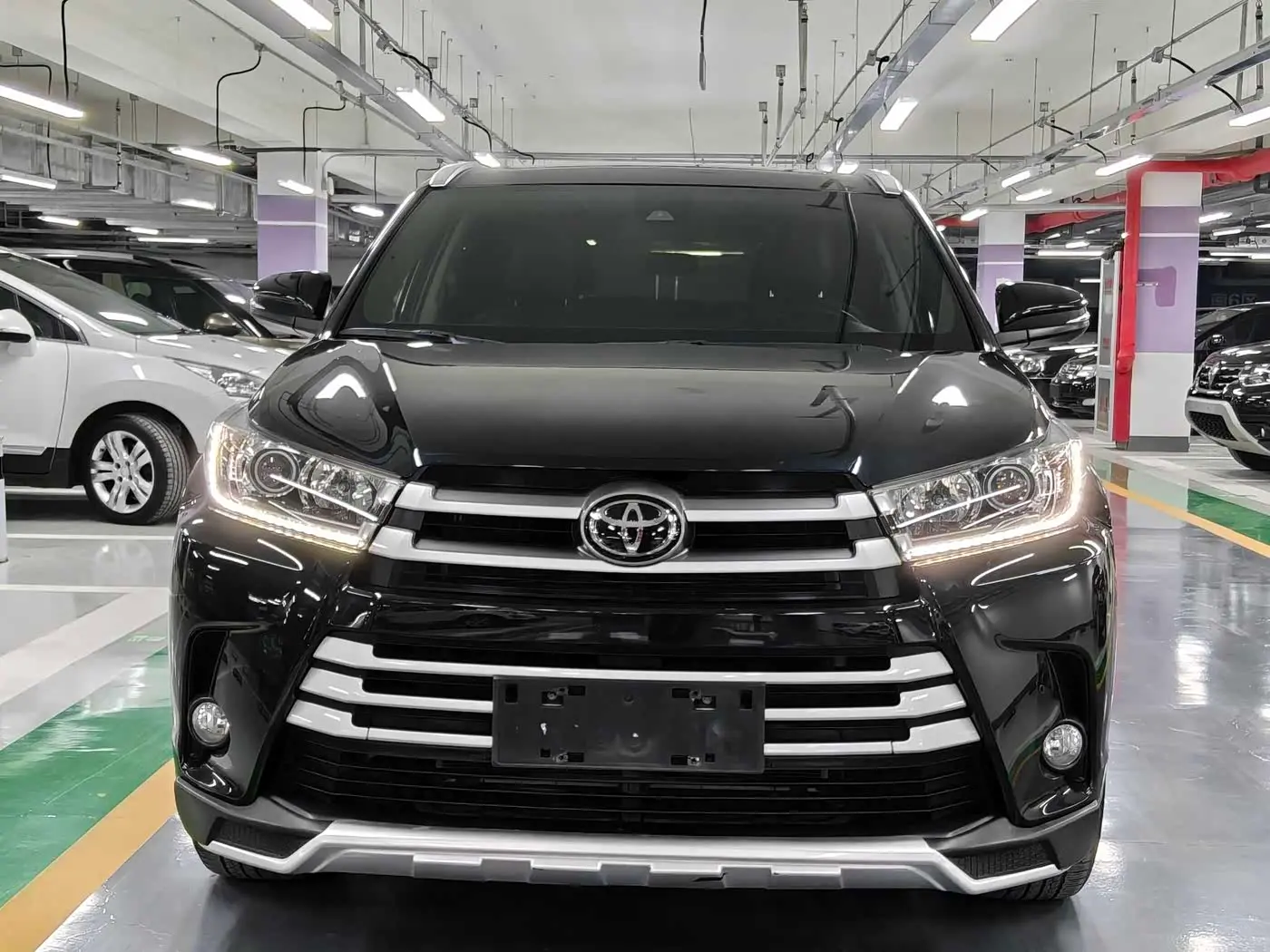 Toyota Highlander 2021 — ფოტო 2/19