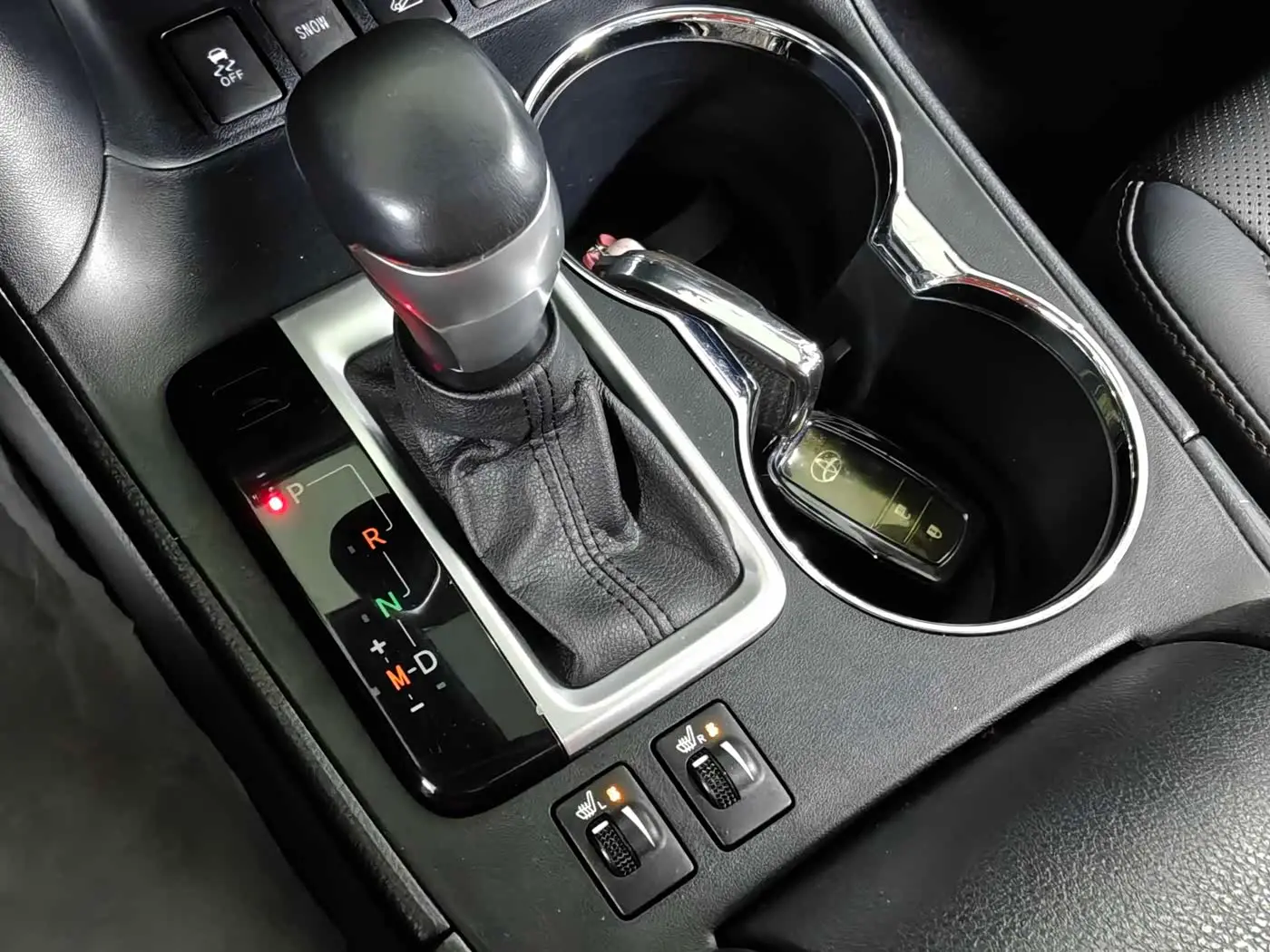 Toyota Highlander 2021 — ფოტო 13/19