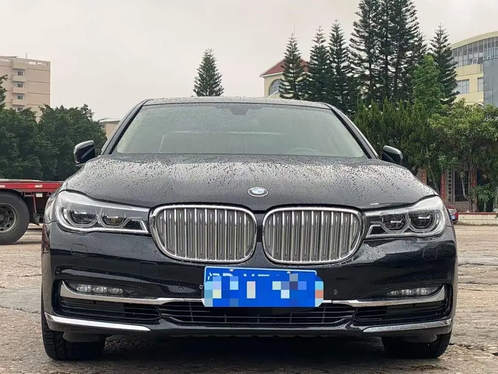 BMW 7 Series 2017 — Фото 2/9