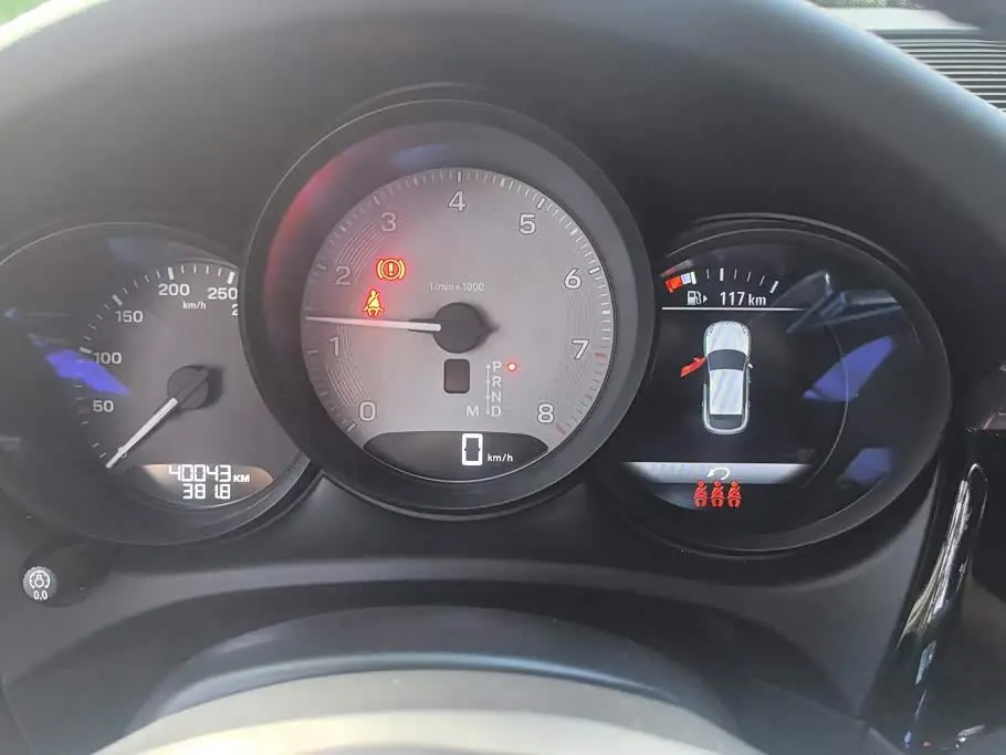 Porsche Macan 2022 — Photo 14/16