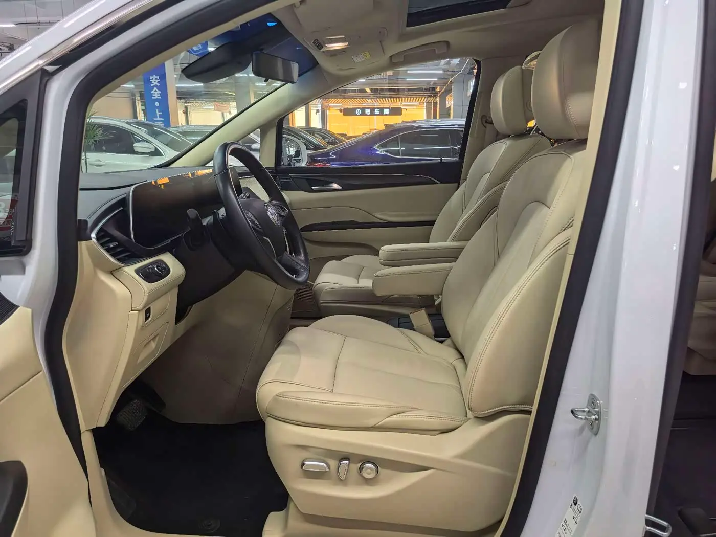 Buick GL8 2023 — Photo 5/17