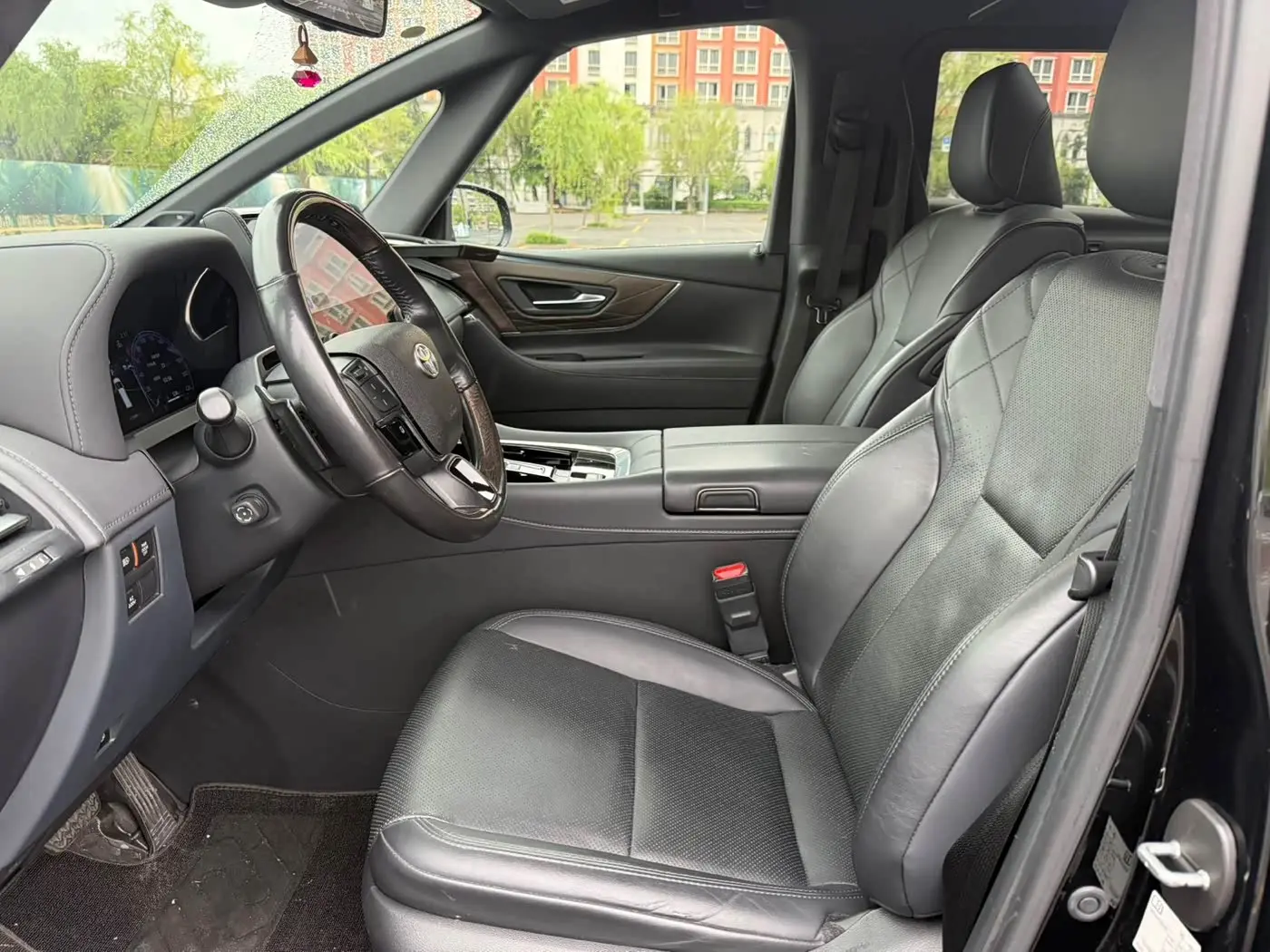 Toyota Vellfire 2023 — Photo 10/18