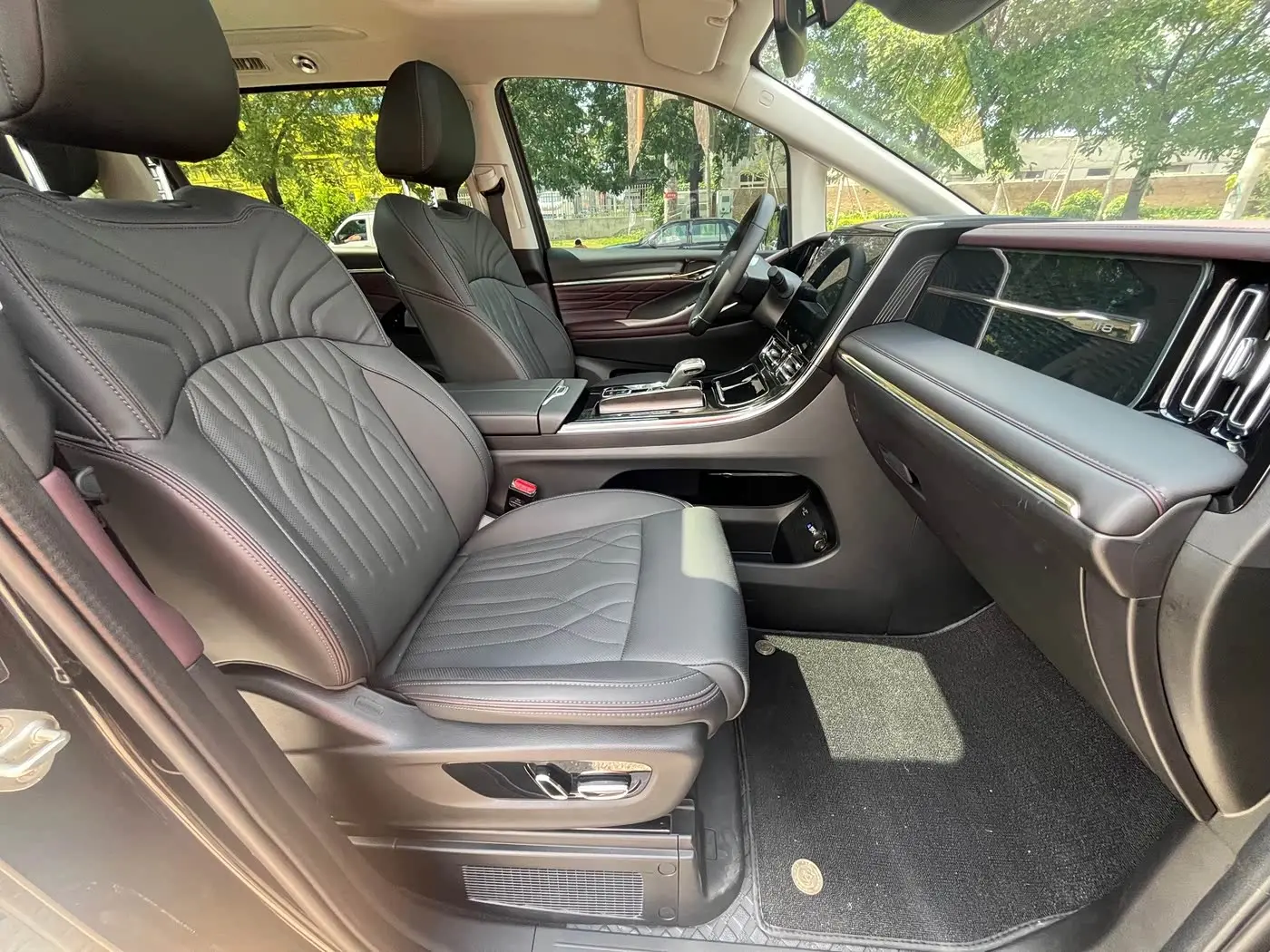 GAC Trumpchi Trumpchi M8 2025 — Photo 13/20