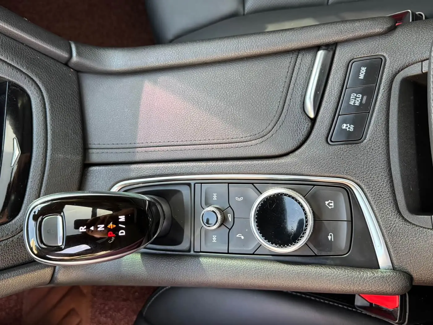 Cadillac XT6 2020 — ფოტო 19/20