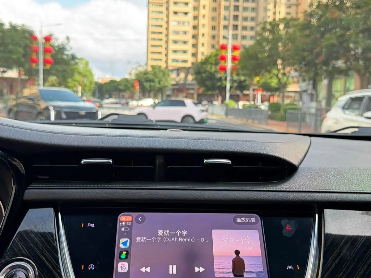 Cadillac XT6 2020 — ფოტო 17/20