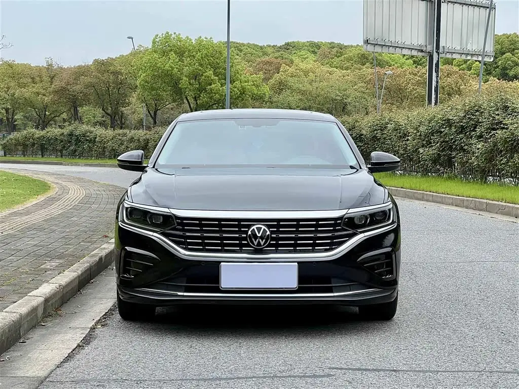 Volkswagen Passat 2021 — Фото 2/18