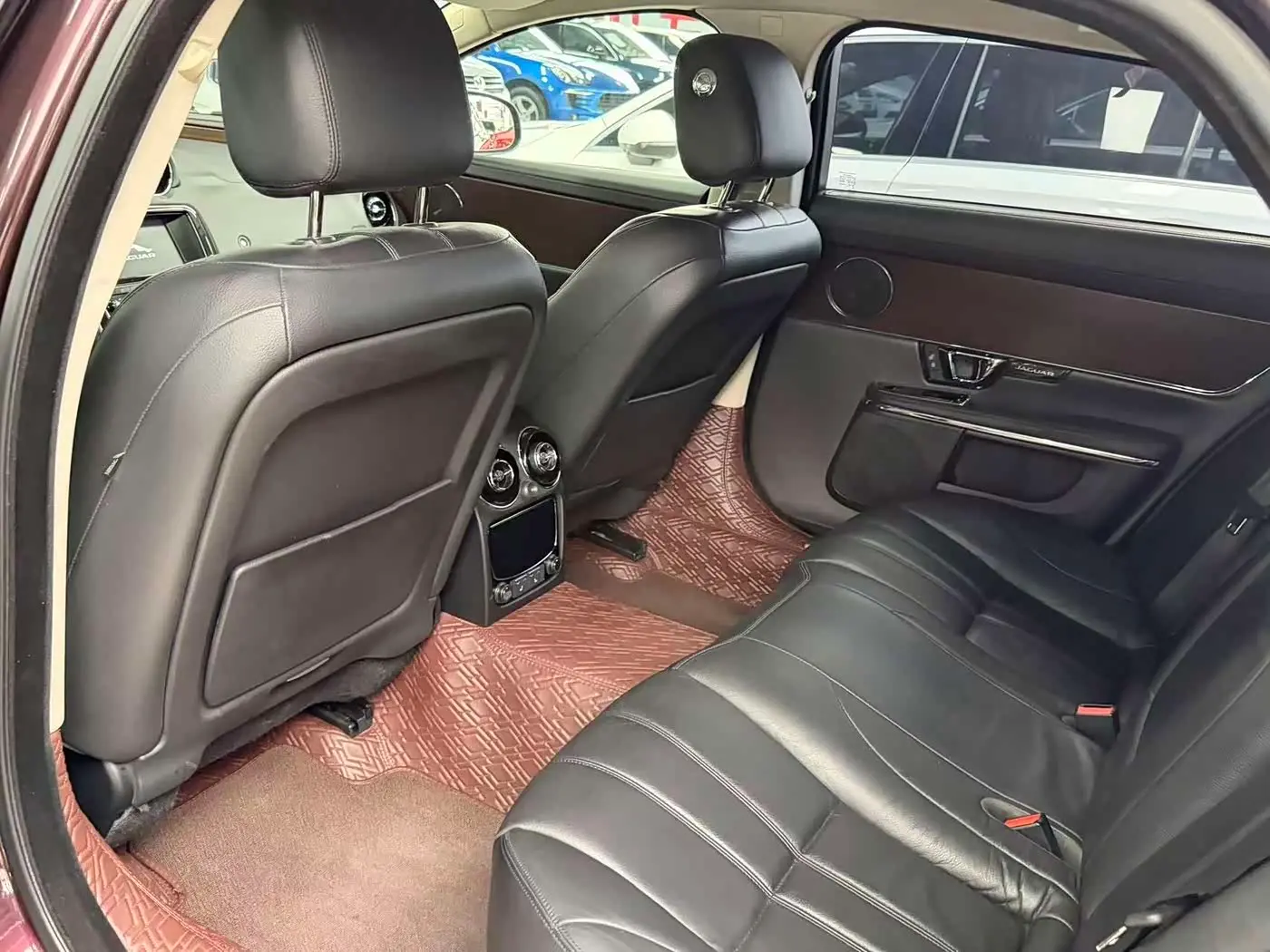 Jaguar XJ 2016 — Photo 9/12