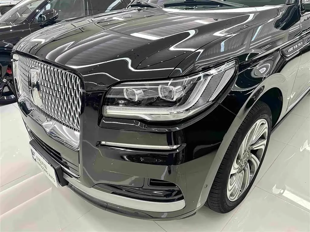 Lincoln Navigator 2023 — Photo 3/19