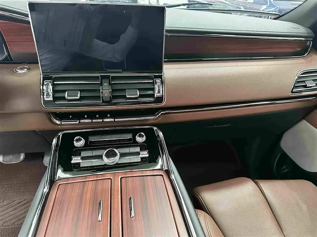 Lincoln Navigator 2023 — Photo 9/19