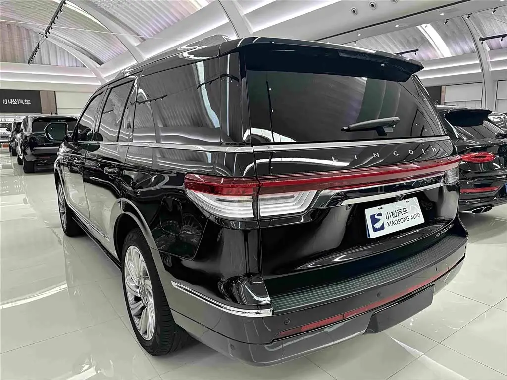 Lincoln Navigator 2023 — Photo 18/19