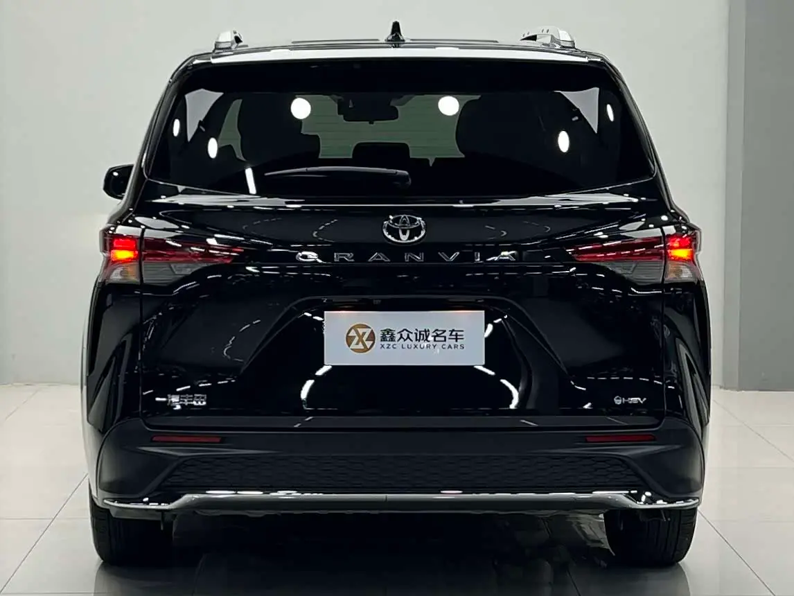 Toyota Granvia 2025 — Photo 4/16