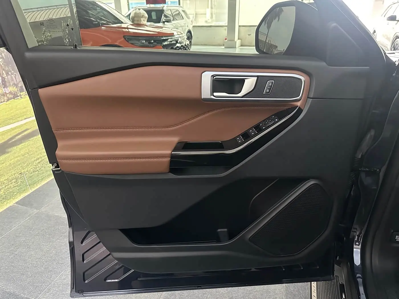 Ford Explorer 2023 — Фото 7/20