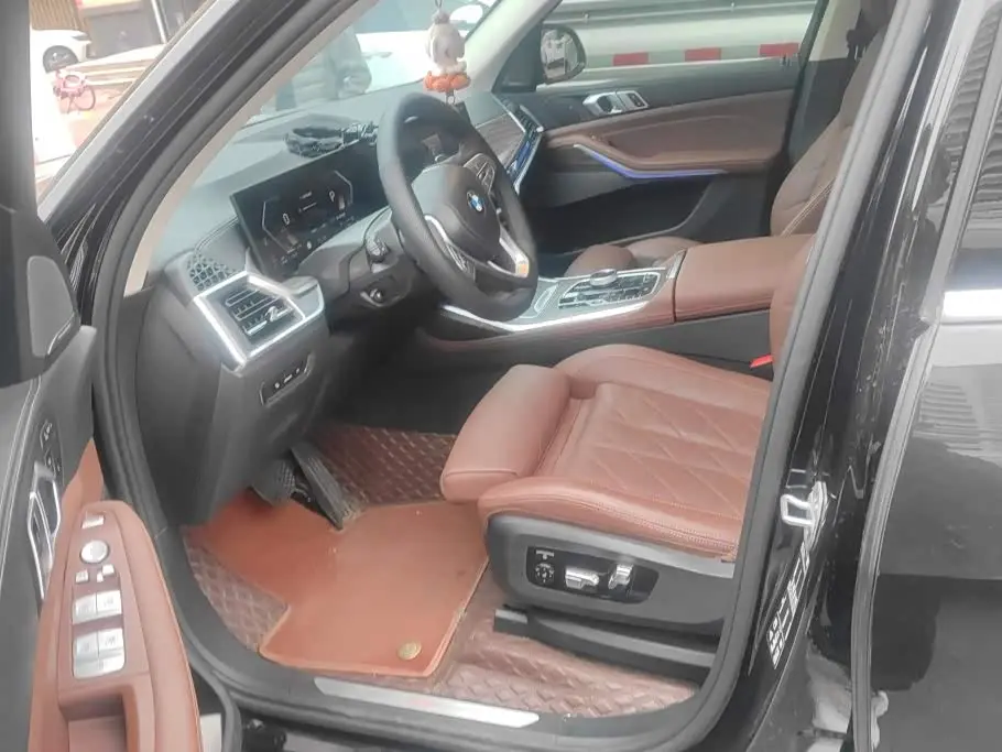 BMW X7 2024 — Photo 9/16