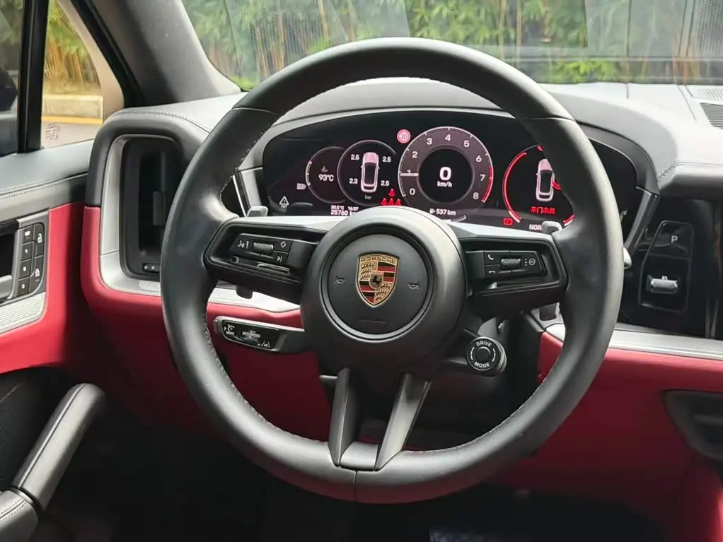 Porsche Cayenne 2023 — Photo 13/20