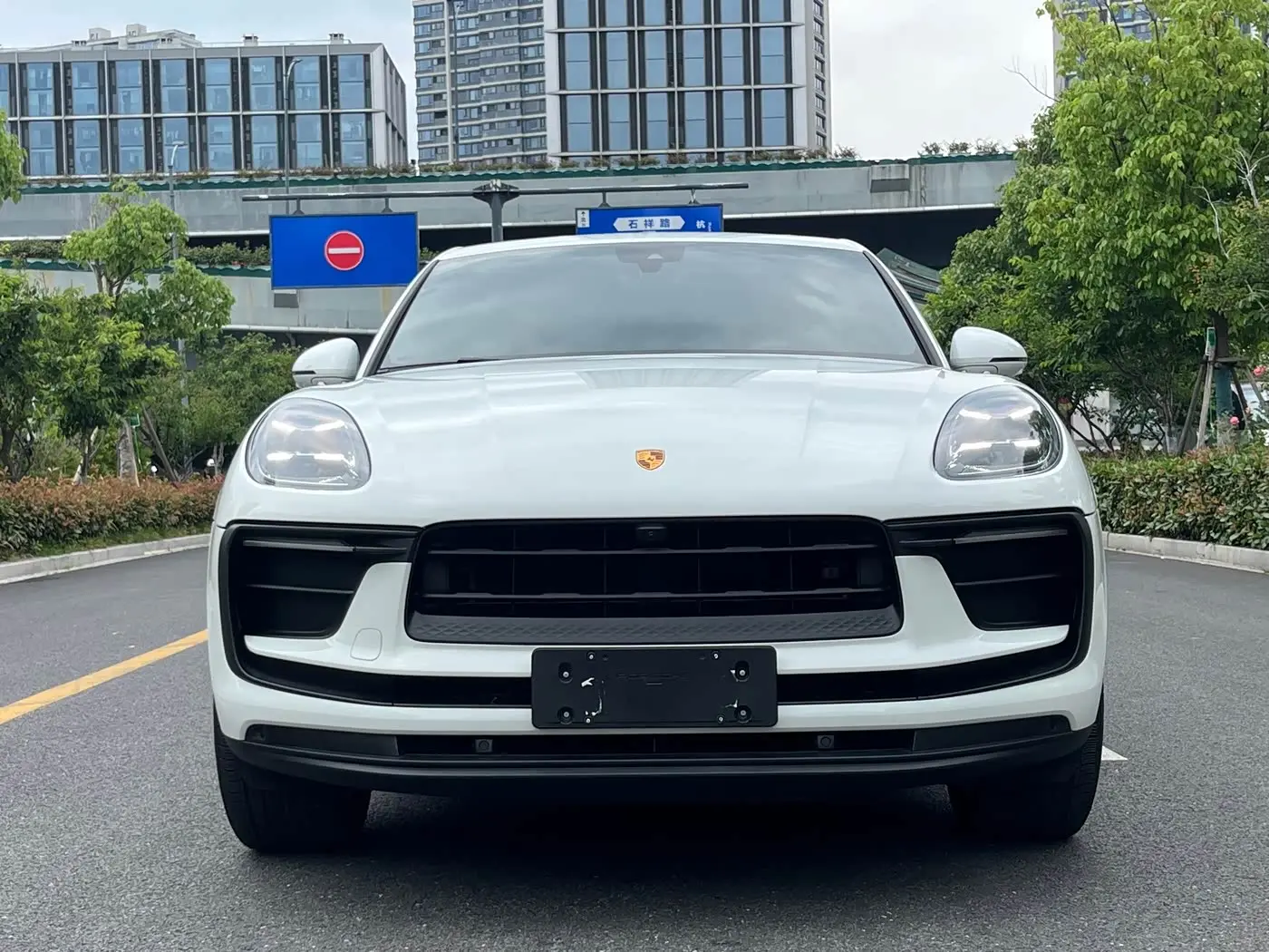 Porsche Macan 2022 — Фото 2/15