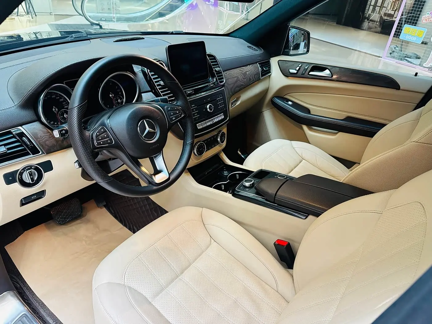Mercedes-Benz GLE 2018 — Photo 10/17