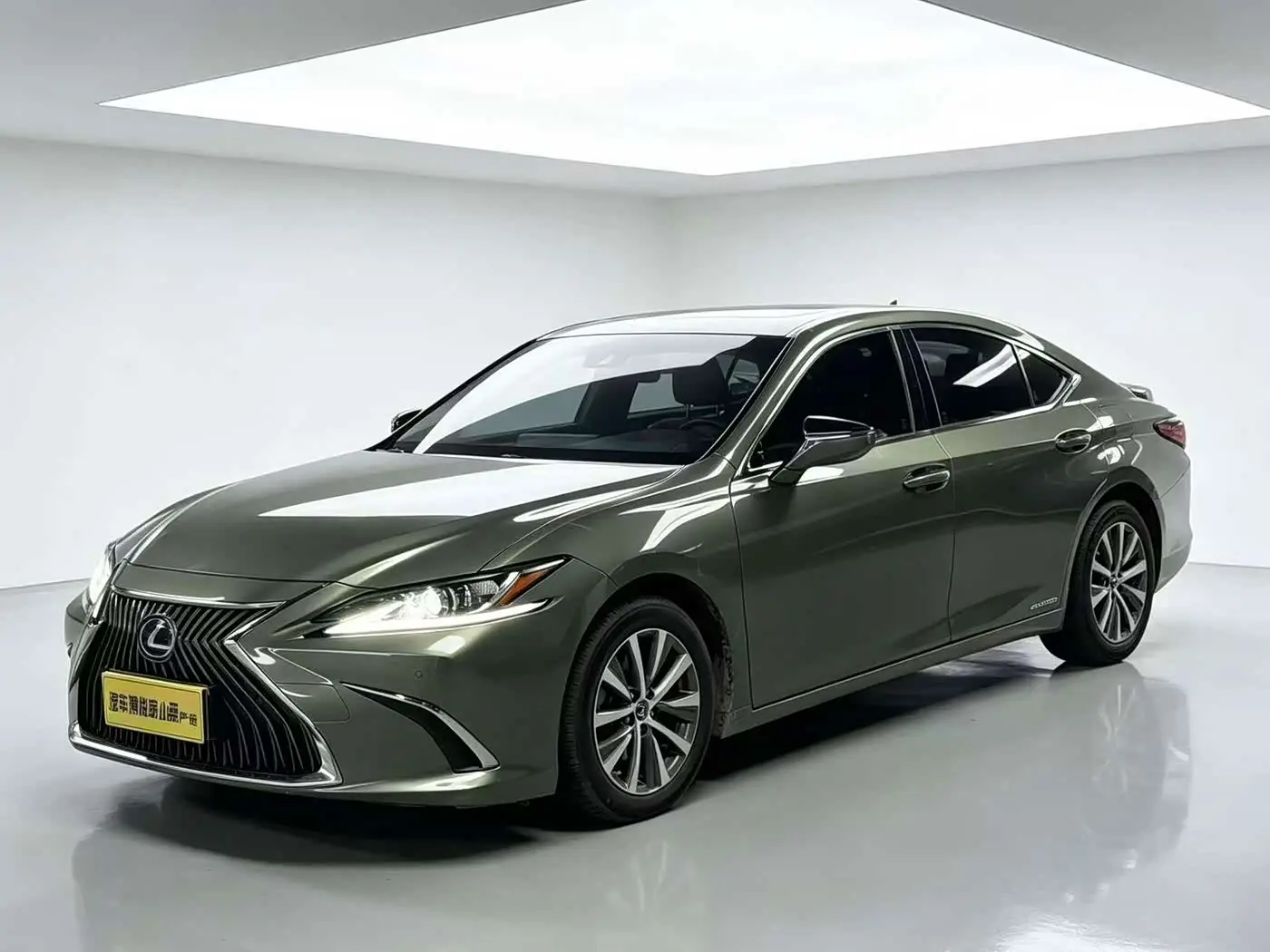Lexus ES 2020 — Фото 3/9
