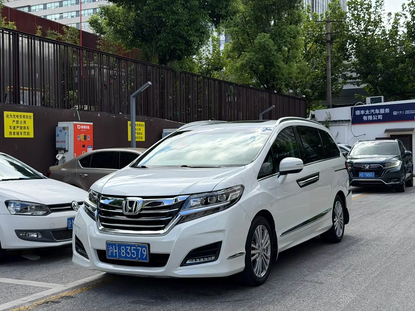 Honda Elysion 2019 — Photo 1/12