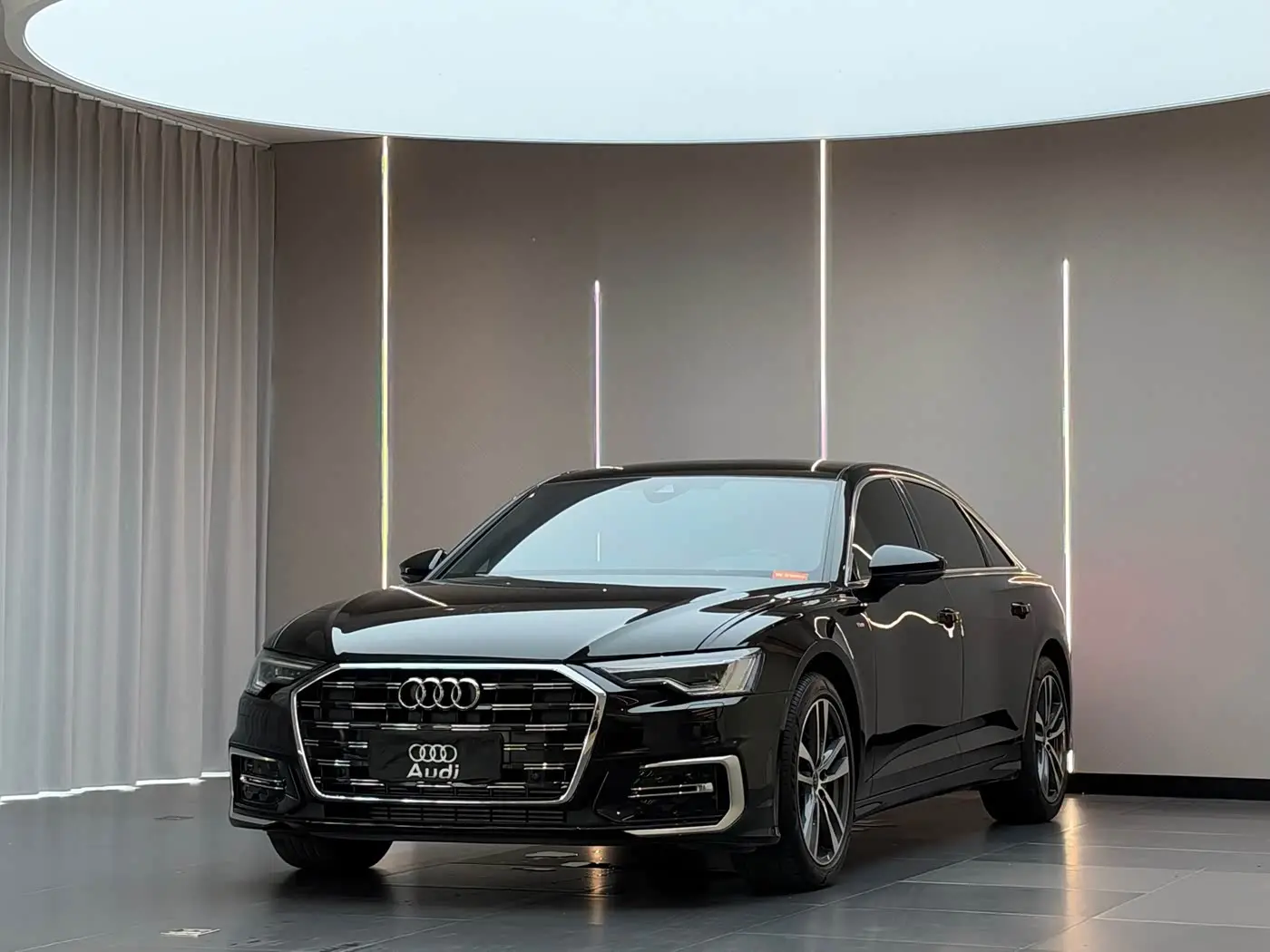 Audi A6L 2024 — Photo 1/11