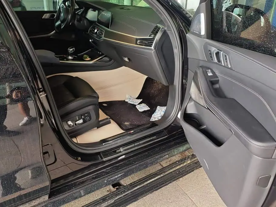 BMW X7 2020 — Photo 8/16